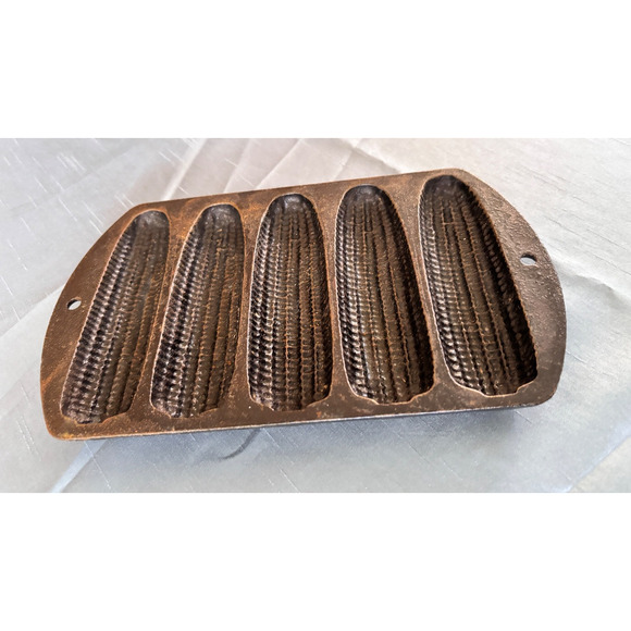 Vintage Lodge Cast Iron 527C2 - 5 Stick Corn Cob Cornbread Muffin Mold Pan 1960s - Picture 2 of 12